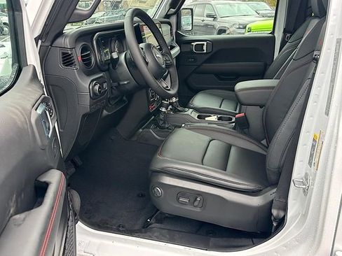 New 2026 Jeep Wrangler Unlimited Rubicon w/ Xtreme 35 Tire Package image 17