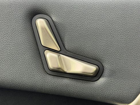 Used 2022 BMW iX xDrive50 w/ Sport Package image 17