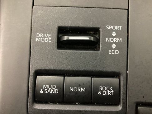 Used 2022 Toyota Highlander XLE AWD/4WD image 28