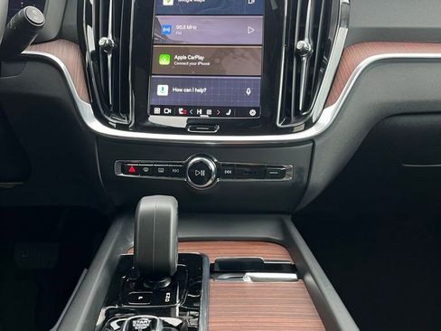 Used 2025 Volvo V60 B5 Cross Country Plus image 14