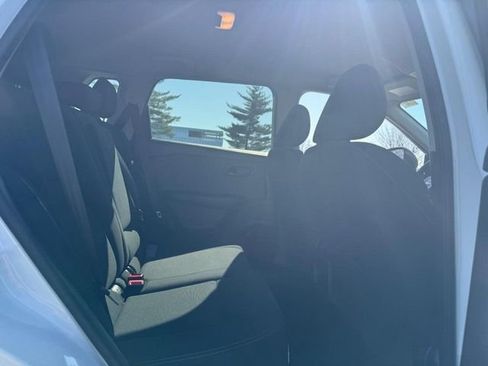 Used 2023 Nissan Rogue S image 10