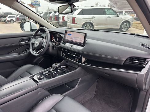 Used 2024 Nissan Rogue SL image 30