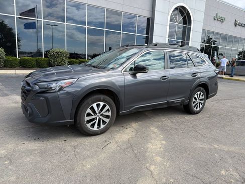 Used 2024 Subaru Outback Premium AWD/4WD image 4