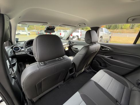 New 2026 Chevrolet Trax LT w/ Driver Confidence Package image 30