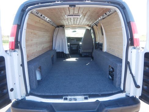Used 2017 Chevrolet Express 2500 RWD image 16