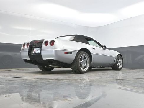 Used 1996 Chevrolet Corvette Convertible RWD image 27