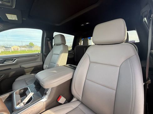 Used 2024 Chevrolet Silverado 2500 LTZ w/ LTZ Premium Package image 15