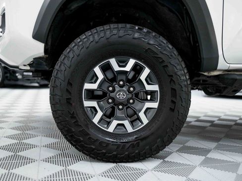 Used 2020 Toyota Tacoma TRD Off-Road w/ Technology Package image 38