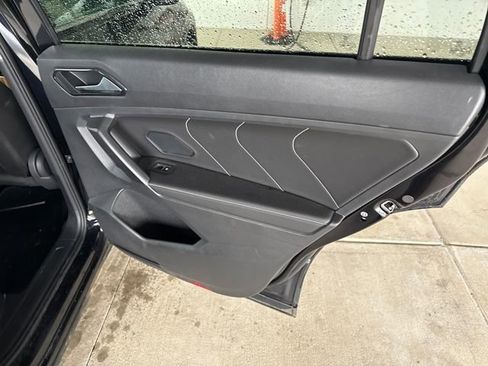 Used 2023 Volkswagen Tiguan SE w/ Panoramic Sunroof Package image 16