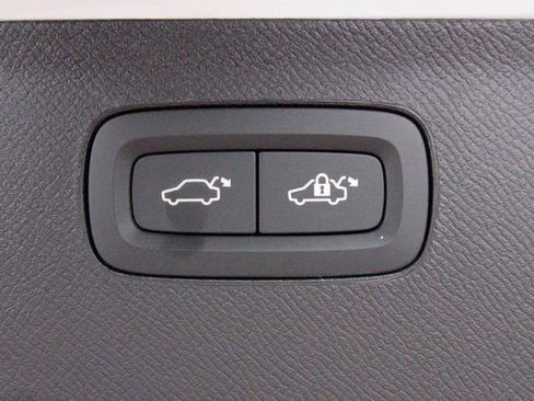 Certified 2025 Volvo XC90 B6 Plus w/ Protection Package Premier image 43