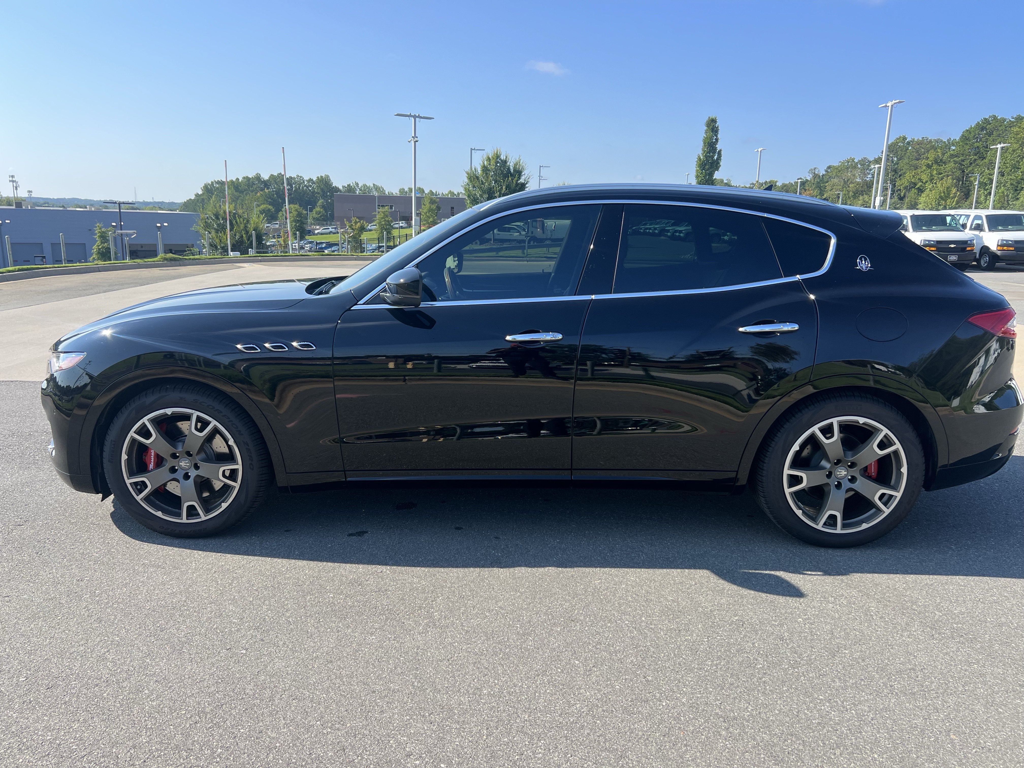Used 2017 Maserati Levante S AWD/4WD image 6