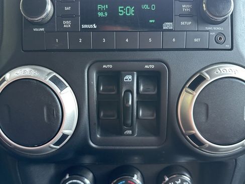 Used 2018 Jeep Wrangler Unlimited Sahara image 22