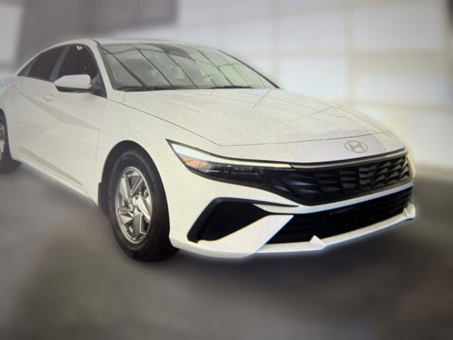 Used 2026 Hyundai Elantra SE FWD image 6