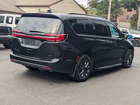 Certified 2021 Chrysler Pacifica Touring-L w/ S Appearance Package image 3