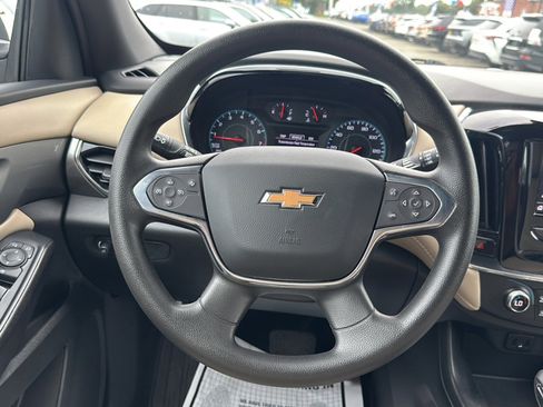 Used 2023 Chevrolet Traverse LS image 30