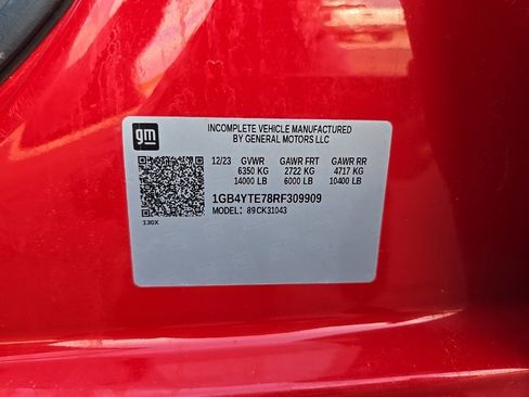 Used 2024 Chevrolet Silverado 3500 LT w/ Convenience Package image 15