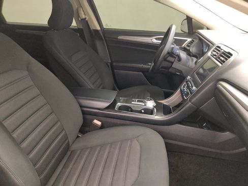 Used 2018 Ford Fusion SE w/ Fusion SE Technology Package FWD image 21