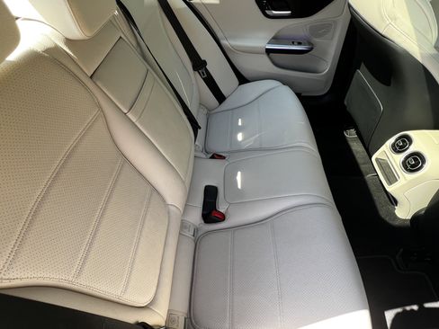 Used 2023 Mercedes-Benz C 300 Sedan image 38