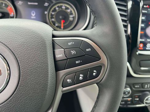 Used 2022 Jeep Cherokee Limited image 23