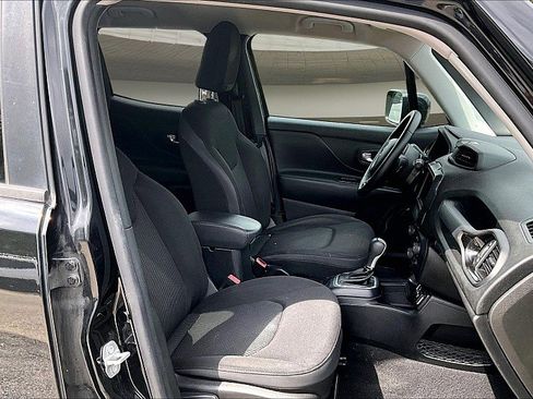 Used 2019 Jeep Renegade Altitude w/ Quick Order Package 2XM FWD image 6