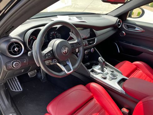 Used 2022 Alfa Romeo Giulia Veloce RWD image 12