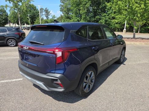 Used 2026 Kia Seltos LX FWD image 3