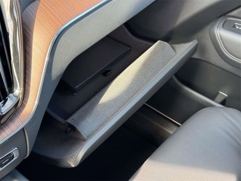 Certified 2023 Volvo XC60 B5 Plus image 31