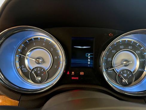 Used 2013 Chrysler 300 C RWD image 16
