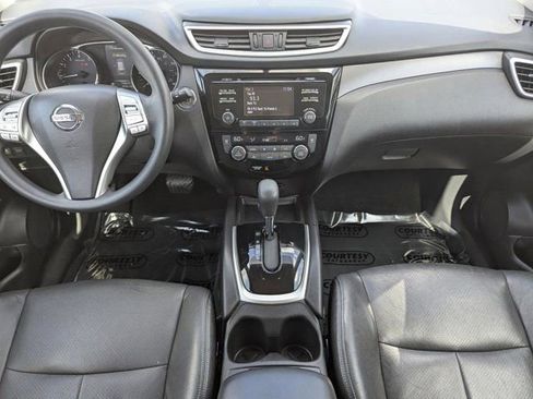 Used 2016 Nissan Rogue SV w/ SV Family Package FWD image 42