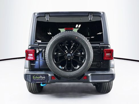 Used 2023 Jeep Wrangler Unlimited Sahara w/ Cold Weather Group AWD/4WD image 7