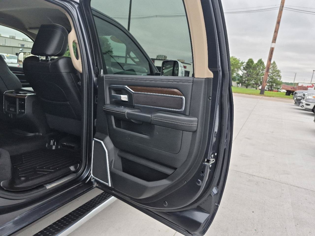 Used 2022 RAM 2500 Laramie AWD/4WD image 11