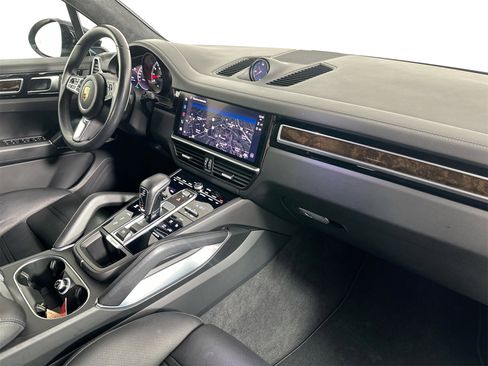 Certified 2022 Porsche Cayenne Turbo image 29