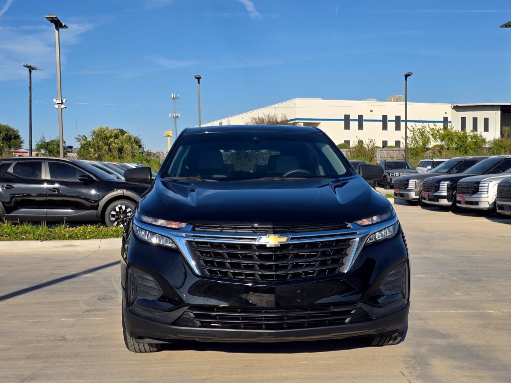 Used 2022 Chevrolet Equinox LS w/ LS Convenience Package FWD image 2