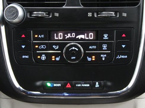 Used 2016 Dodge Grand Caravan SXT FWD image 26