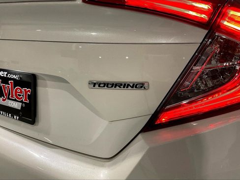 Used 2019 Honda Civic Touring image 23
