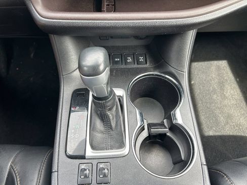 Used 2018 Toyota Highlander XLE AWD/4WD image 25