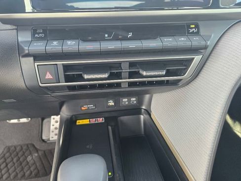 Certified 2025 Toyota Camry SE image 19