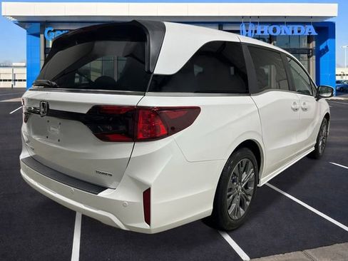 New 2026 Honda Odyssey Touring image 5
