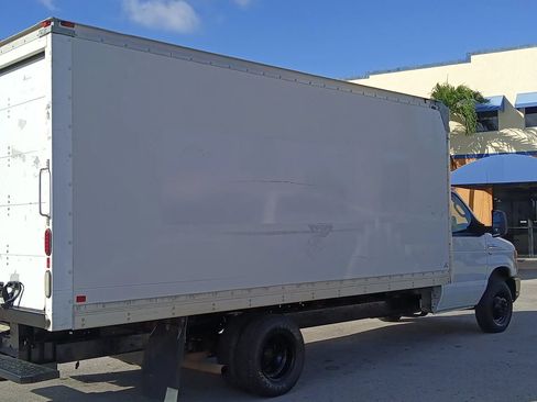 Used 2016 Ford E-350 and Econoline 350 Super Duty image 4