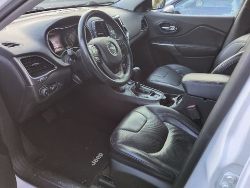 Used 2019 Jeep Cherokee Limited AWD/4WD image 6