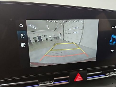 Used 2025 Hyundai Elantra SEL image 22