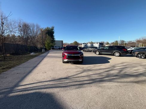 Used 2025 Chevrolet TrailBlazer LT w/ Driver Confidence Package image 14