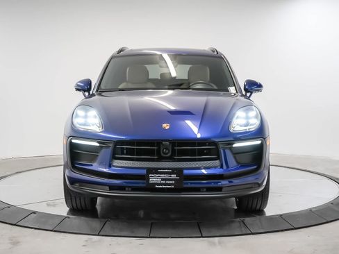 Certified 2024 Porsche Macan AWD/4WD image 6