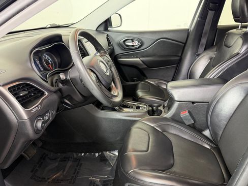 Used 2020 Jeep Cherokee Latitude Plus w/ Comfort/Convenience Group FWD image 5