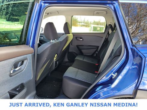 Certified 2023 Nissan Rogue SV image 15