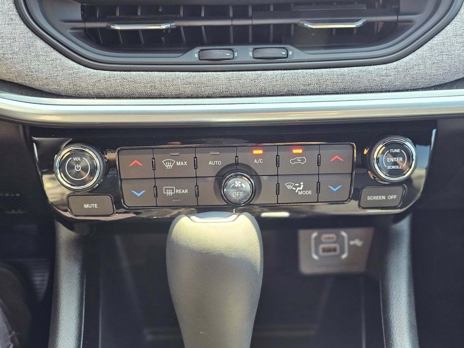 New 2026 Jeep Compass Latitude AWD/4WD image 15