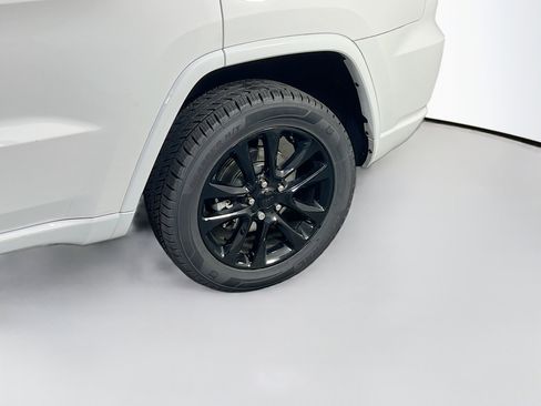 Used 2022 Jeep Grand Cherokee Laredo X image 28