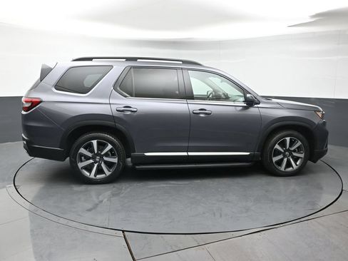 Used 2023 Honda Pilot Touring image 7