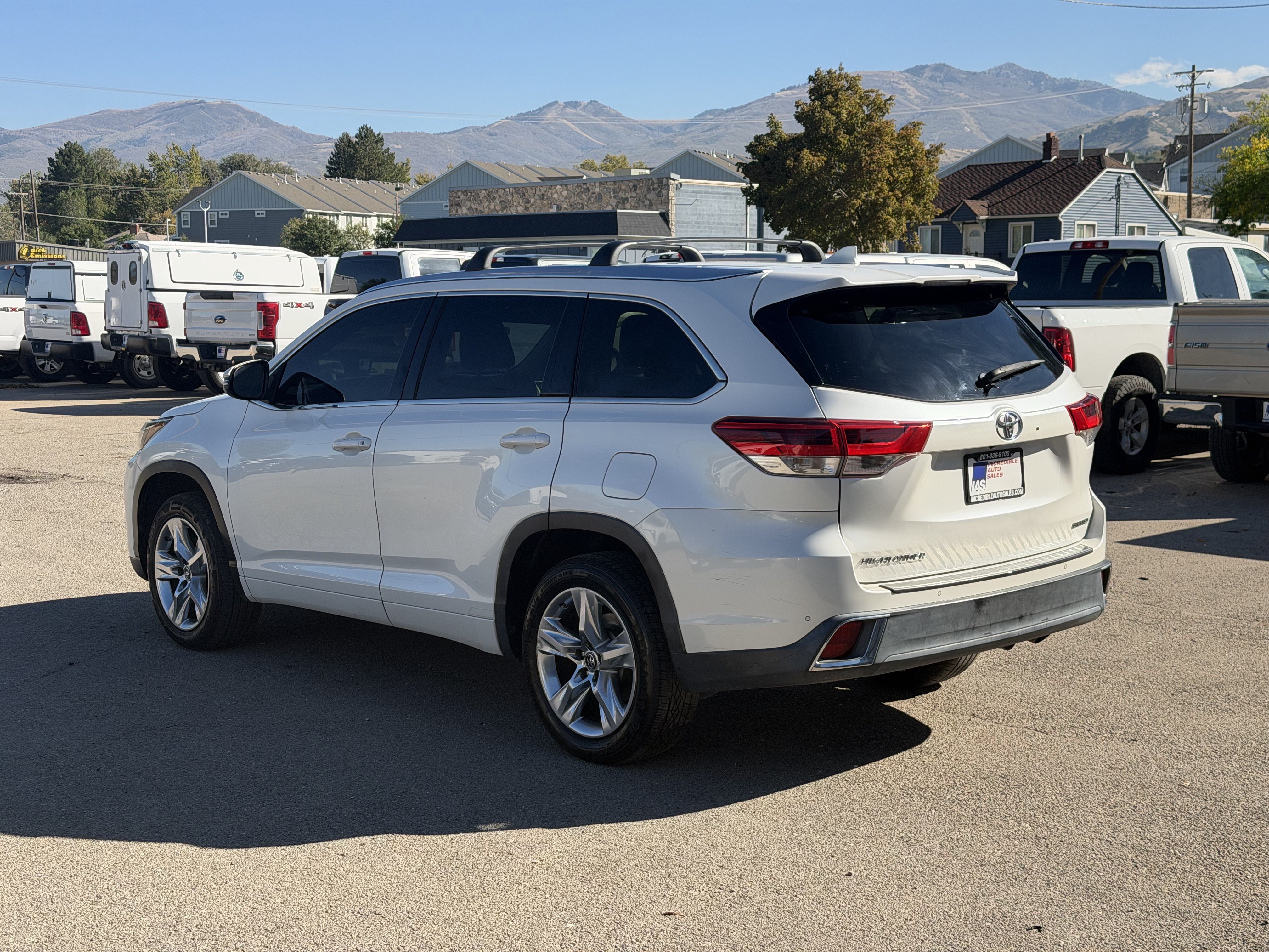 Used 2017 Toyota Highlander Limited FWD image 4