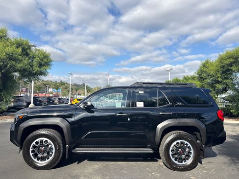 New 2026 Toyota 4Runner TRD Off-Road Premium AWD/4WD image 4